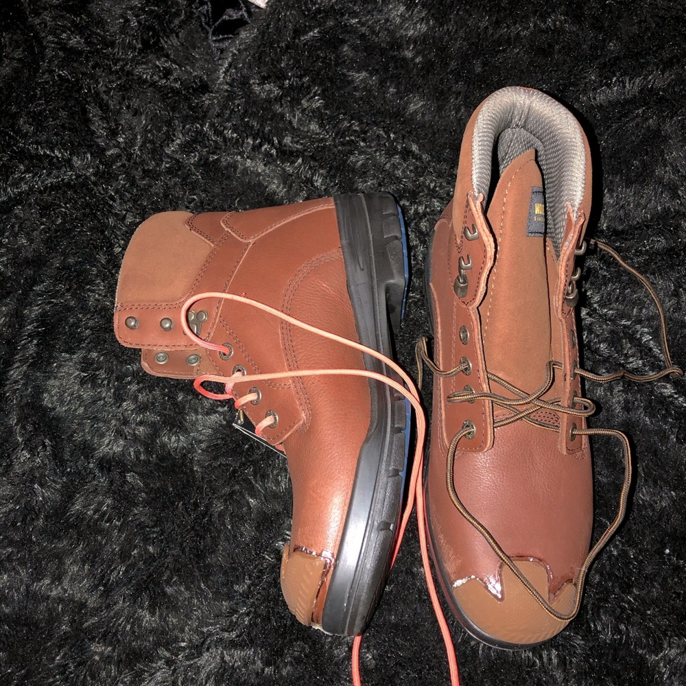 Brand new with tags… added toe protectors